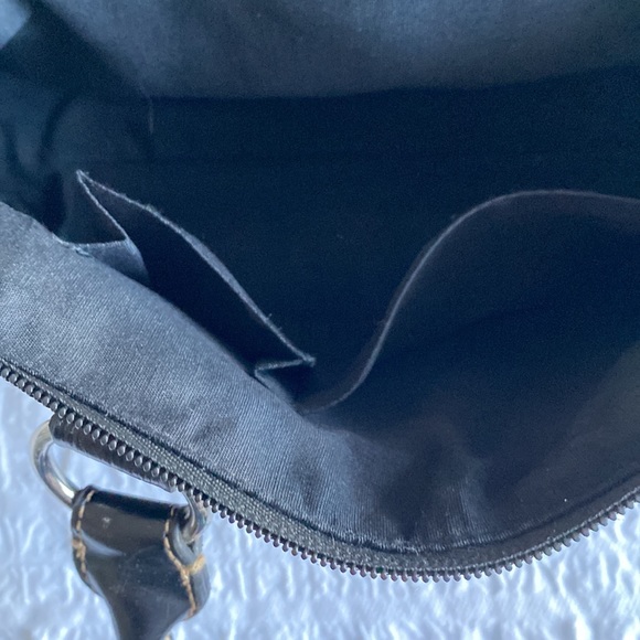 Black genuine leather shoulder bag w contrast white stitching. Brand unknown🖤 - Picture 6 of 12